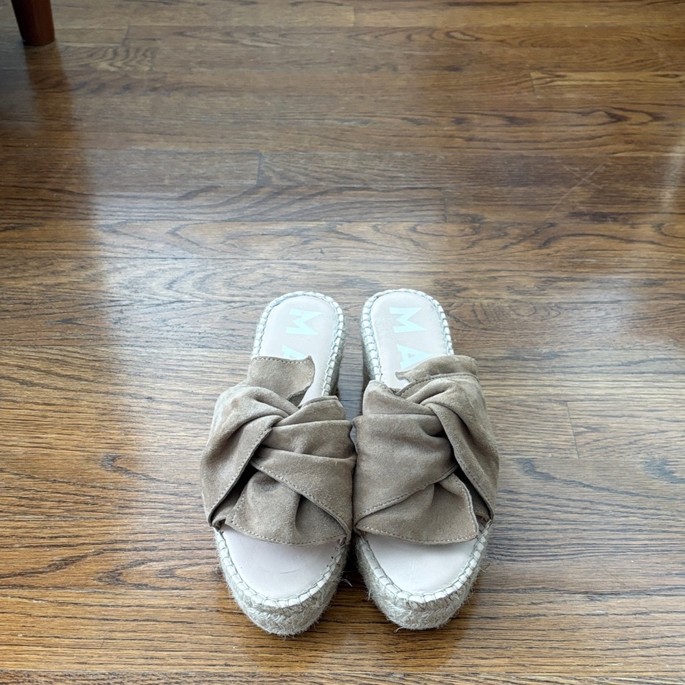 Chic Knot Espadrille Slides in Tan